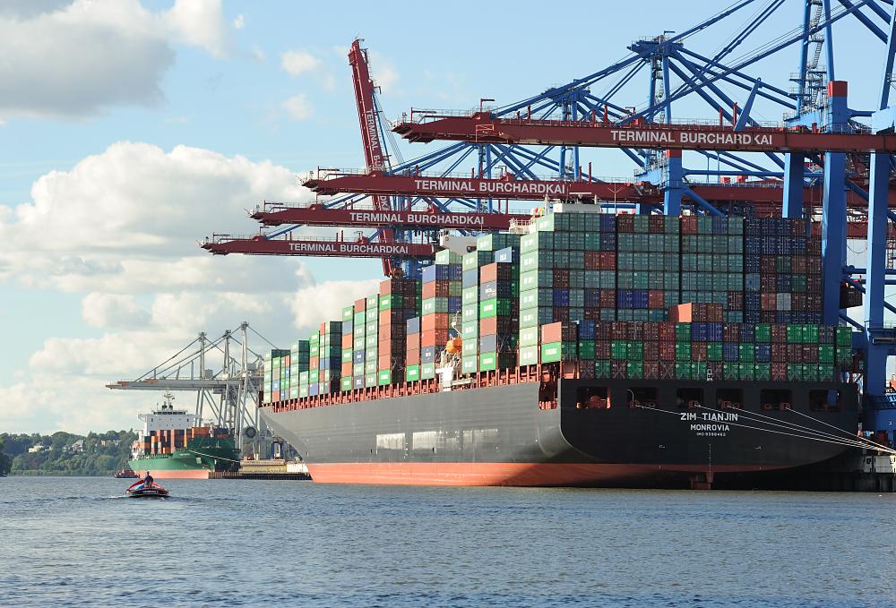 7360 Frachtschiff ZIM TIANJIN - Containerladung Containerbruecken | Schiffsbilder Hamburger Hafen - Schiffsverkehr Elbe